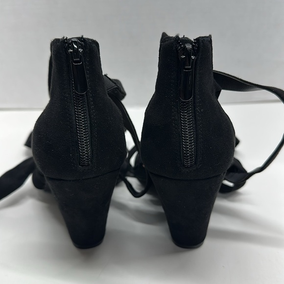 Torrid Heels Ankle Wrap Cone Heel Sandal Open Toe Faux Suede Black Size 8.5 Wide - Picture 6 of 11